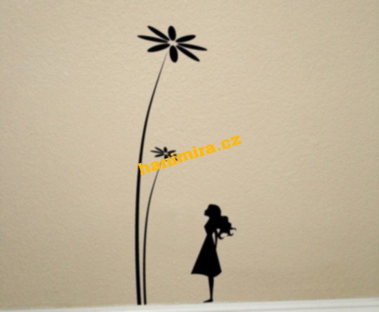 Dívka a květina - Kliknutím na obrázek zavřete